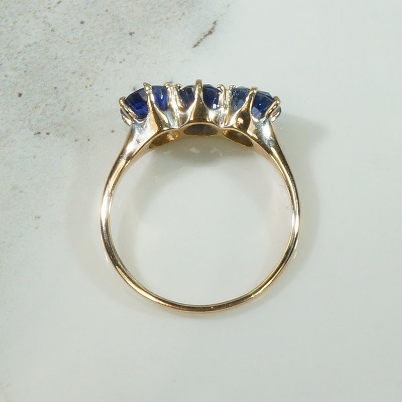 Antique Ring with Stunning Sapphires