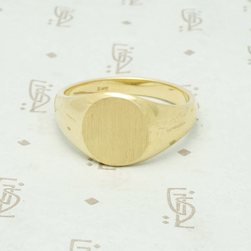 Luxurious Recycled Gold Signet Ring