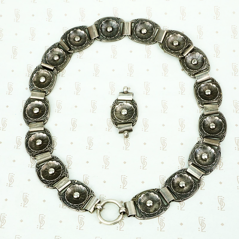Amazing Antique Silver Collar of Flower Links