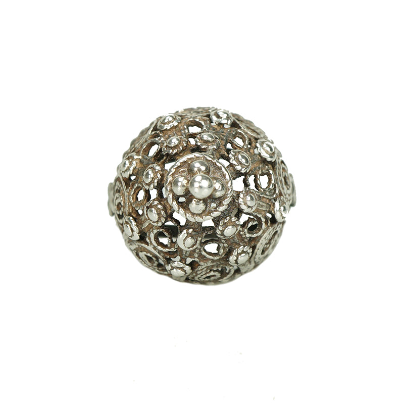 beautifully intricate silver filigree dome ring 