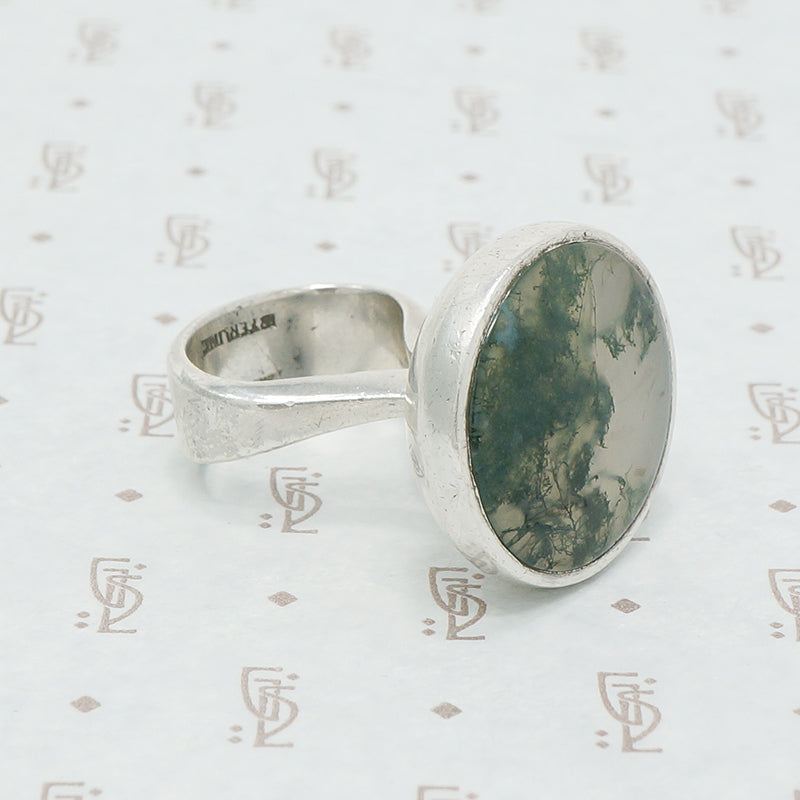 Moss Agate Modernist silver ring detail