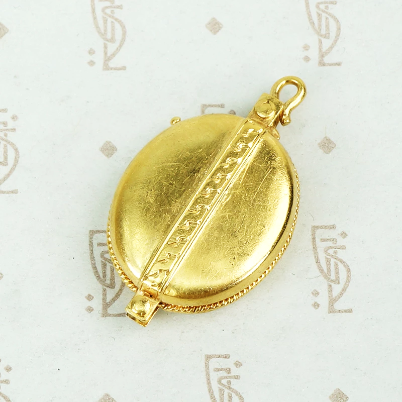 18ct yellow gold sliding antique locket