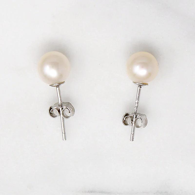 Pretty Freshwater Pearls in Sterling Silver Studs