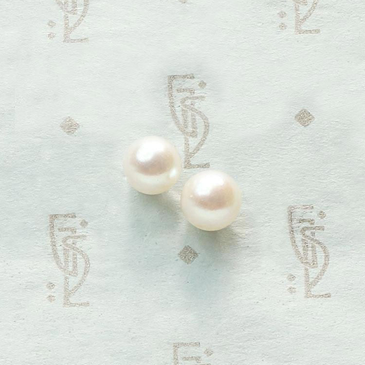 Classic Cultured Pearl Studs in 14k Gold