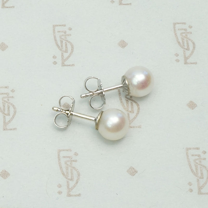 Classic Cultured Pearl Studs in 14k Gold