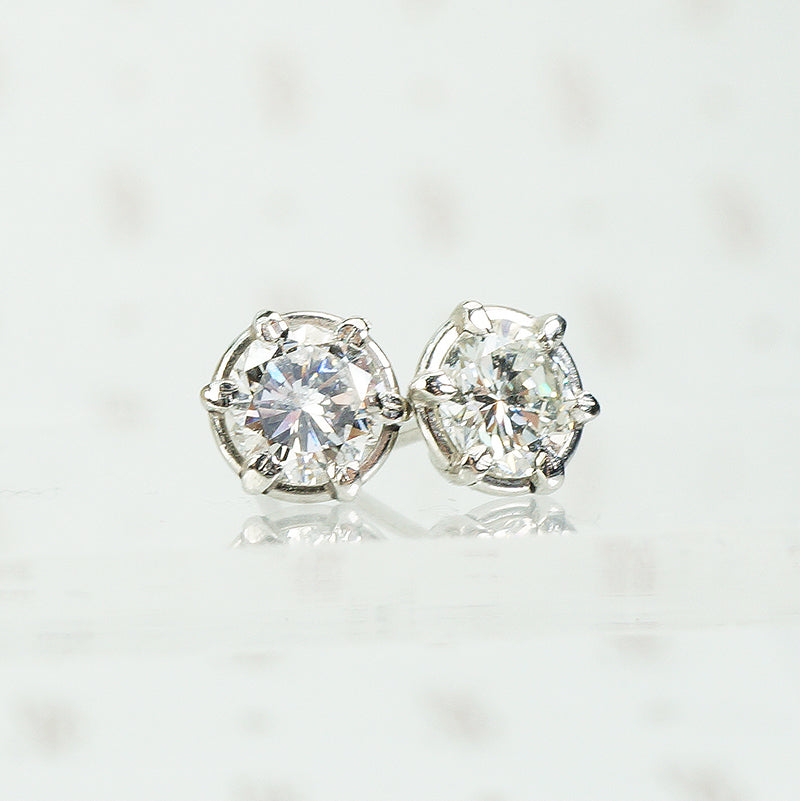 1.01 tcw vintage platinum diamond stud earrings