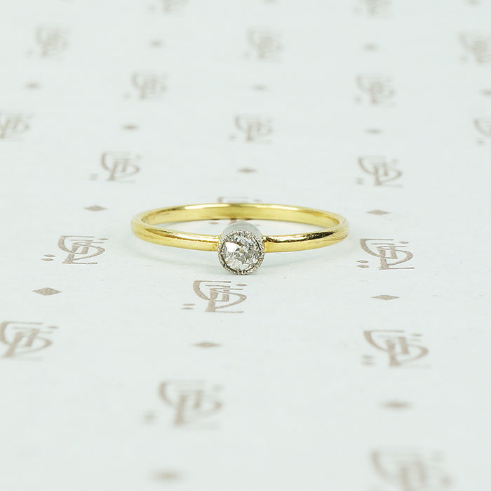 18k and platinum omc tiny diamond ring
