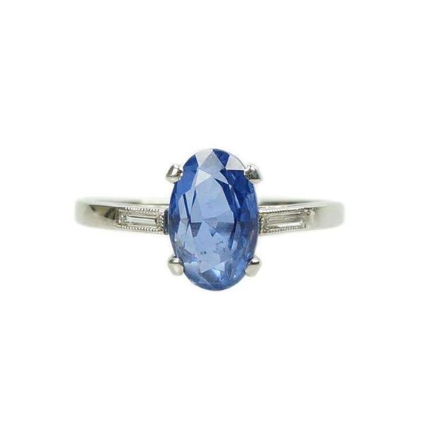 Beautiful Vintage Blue Oval Sapphire set in Platinum